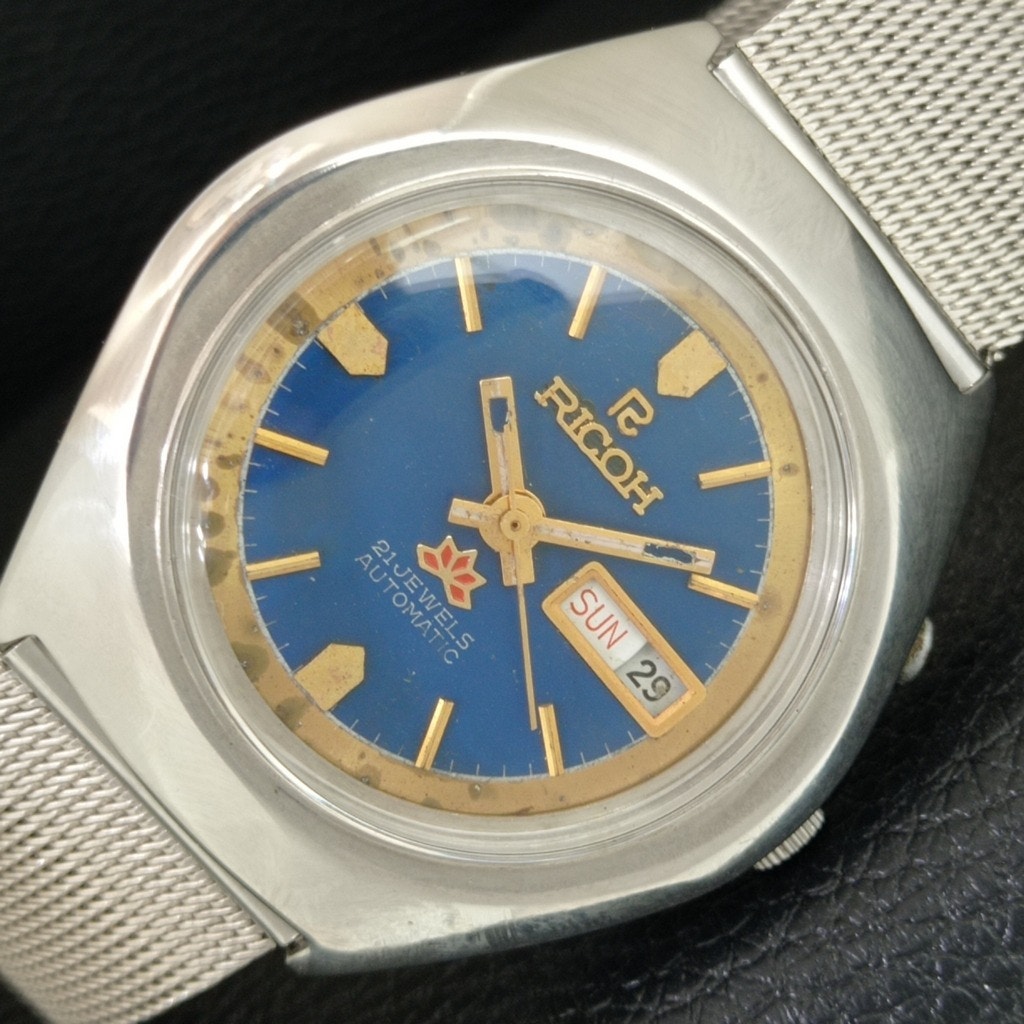 Vintage 1977 Ricoh Automatic Mens Silver Watch WDaydate Gold Accents Vintage 1977 Ricoh Automatic Mens Silver Watch WDaydate Gold Accents